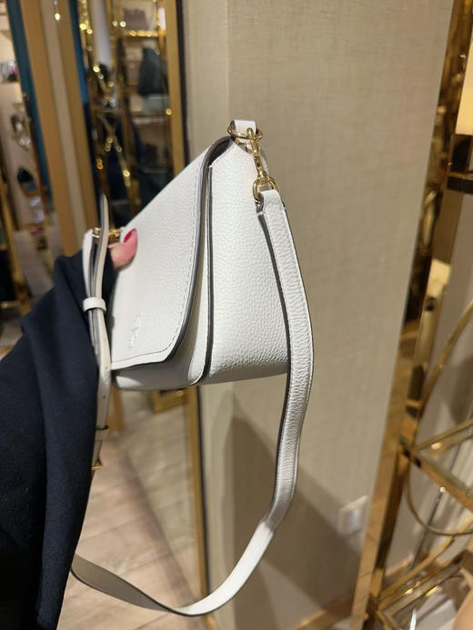 双肩带哦⚠️‼️💰1780直邮💢TB Thea翻盖邮差包，包包配有宽版和细版两条肩带⚠️可单肩可斜挎！内里和包包后面都有夹层，非常实用又方便 😍22x14x7cm～ 商品图7