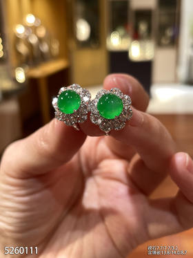 5260111，蛋面耳钉。具体价格微信咨询