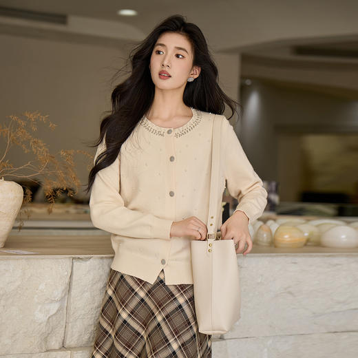 奢姿大码女装2025秋季胖妹妹时尚减龄珍珠水钻装饰圆领针织开衫9653653719 商品图1