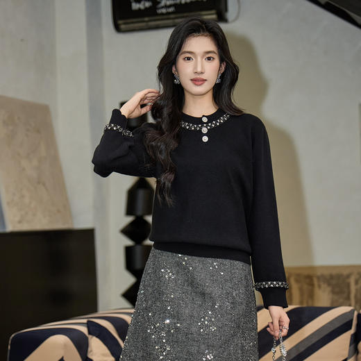 奢姿大码女装2025冬季减龄钉珠钻饰圆领针织衫胖妹妹时尚百搭上衣9454691060 商品图1