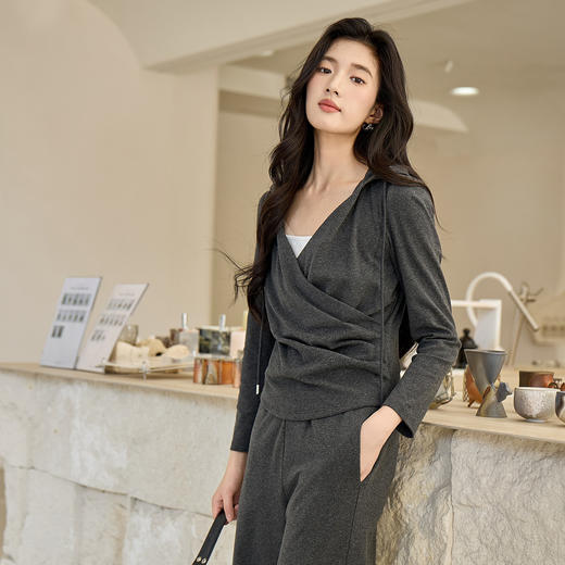 奢姿2025秋季胖妹妹大码连帽假两件上衣设计感交叉褶皱长袖休闲衫 商品图2