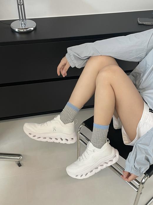 点此购买 罗意威x昂跑Cloudtild联名男女款跑步鞋 98 336933 商品图10