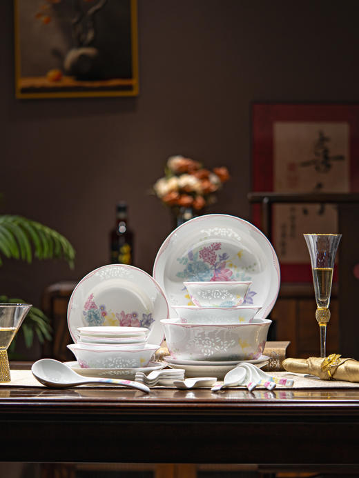 新品 |   富玉景德镇陶瓷餐具套装乔迁新居家用高颜值玲珑瓷花园绮梦餐具轻奢高级感 商品图1