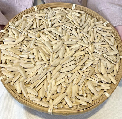 ‼️19.9💰抢4袋！【松鼠嘉宾 月牙瓜子】✅ 天山雪水灌溉（籽粒自带天然甜） ✅2800小时日照（每颗都攒满阳光） ✅低温烘焙（磕到半夜喉咙都不干）🔥  商品图2