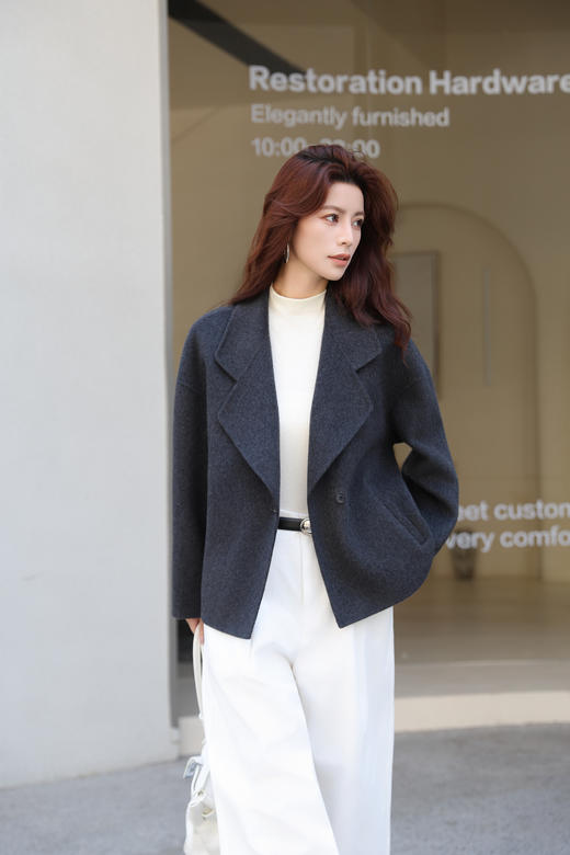 伯妮斯茵 | 轻奢高级感 翻领落肩双面呢外套 羊毛羊绒面料 侧扣设计 休闲通勤款 SZ6A15 月魄色 双面呢羊绒羊毛外套  澳洲羊毛的肌理裹着羊绒的暖，经典版型，舒适自在，基础百搭款式，优雅不过时 商品图3