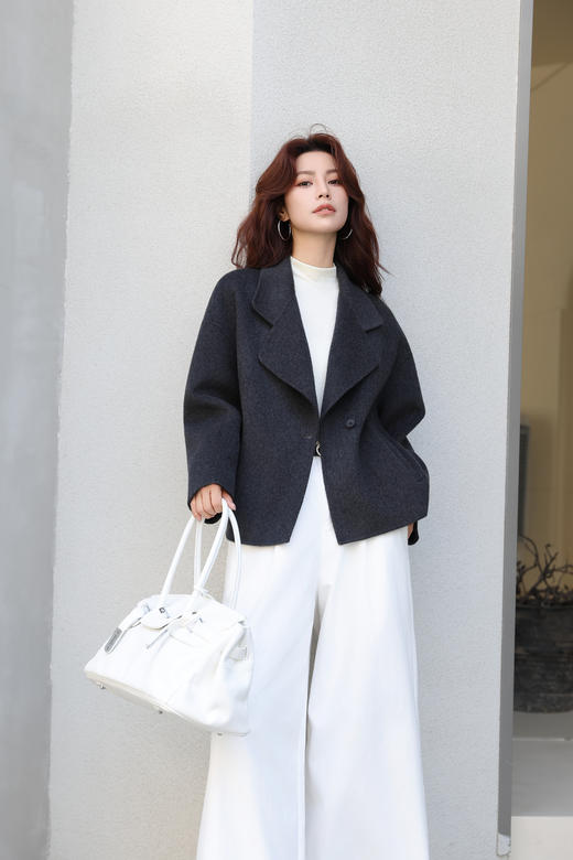 伯妮斯茵 | 轻奢高级感 翻领落肩双面呢外套 羊毛羊绒面料 侧扣设计 休闲通勤款 SZ6A15 月魄色 双面呢羊绒羊毛外套  澳洲羊毛的肌理裹着羊绒的暖，经典版型，舒适自在，基础百搭款式，优雅不过时 商品图0