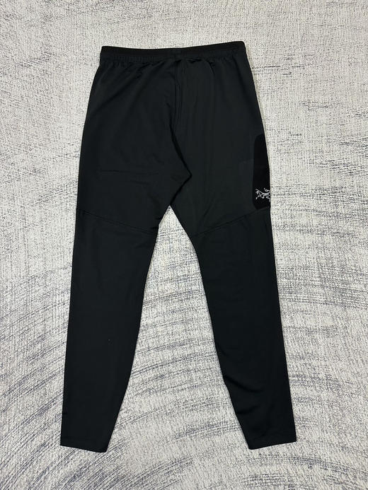 原单正品 始祖鸟保暖男子加绒打底裤，颜色：黑色
尺码：MLXLXXL 商品图1