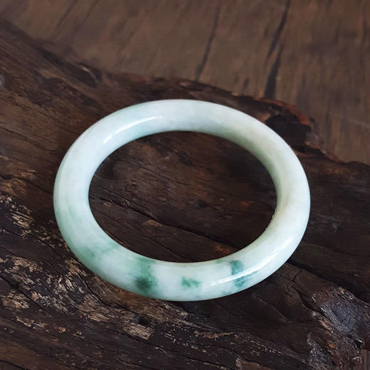 【天然正品】A货翡翠天然细腻圆条飘蓝花细豆种55.5号翡翠手镯55.5号（皆取最大值）女士280325AH59特价：680 商品图2