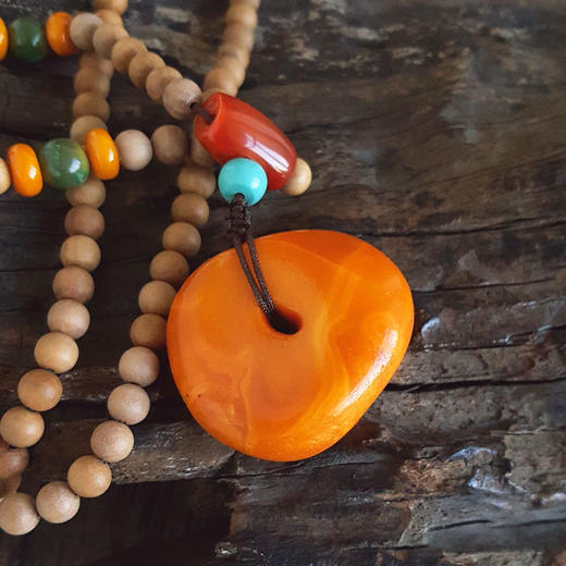 【天然正品】天然收藏级无杂裂满蜜鸡油黄随形平安扣老蜜蜡配南红玛瑙单珠项链40.5*35.5*20.0MM（皆取最大值）链长：40.5CM中性281125NJM01 商品图5