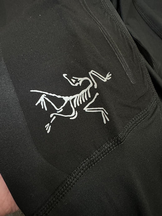 原单正品 始祖鸟保暖男子加绒打底裤，颜色：黑色
尺码：MLXLXXL 商品图3