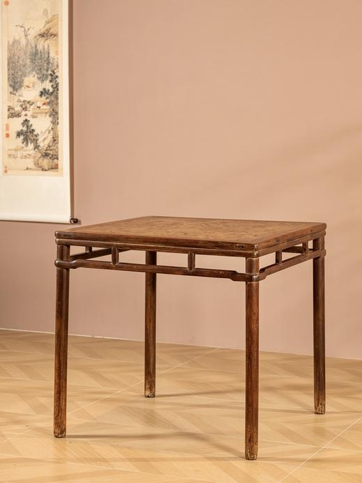 清早期	黄花梨镶瘿木劈料罗锅枨圆包圆方桌 商品图4