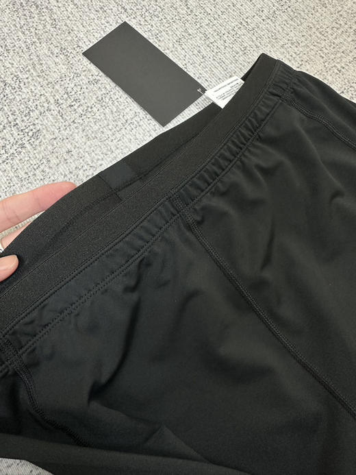 原单正品 始祖鸟保暖男子加绒打底裤，颜色：黑色
尺码：MLXLXXL 商品图4