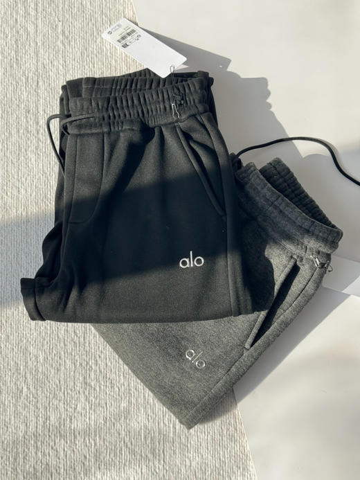 原单正品 ALO 极简高级纯色直筒卫裤，男女同款，颜色：黑色 灰色
尺码：s m l xl 商品图4