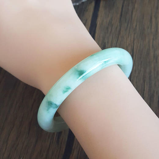 【天然正品】A货翡翠天然细腻圆条飘蓝花细豆种55.5号翡翠手镯55.5号（皆取最大值）女士280325AH59特价：680 商品图7