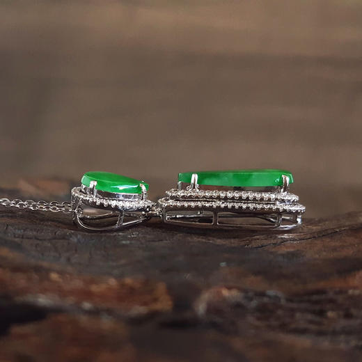 【天然正品】A货翡翠AU750收藏级白金豪镶钻镶天然细腻满绿冰种水滴造型翡翠吊坠项链33.8*13.9*7.9MM（皆取最大值）链长：45CM（长度可调节）女士141125TJ48 商品图6