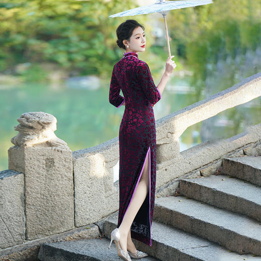 旗袍新款中国风丝绒长袖修身演出服2025优雅主持演出服宴会时尚裙 商品图3