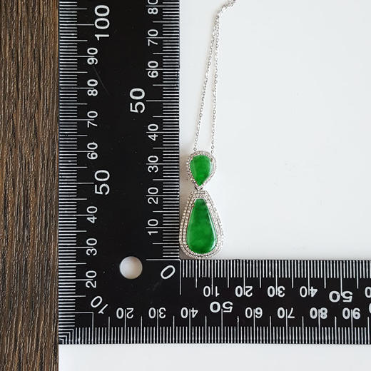 【天然正品】A货翡翠AU750收藏级白金豪镶钻镶天然细腻满绿冰种水滴造型翡翠吊坠项链33.8*13.9*7.9MM（皆取最大值）链长：45CM（长度可调节）女士141125TJ48 商品图2