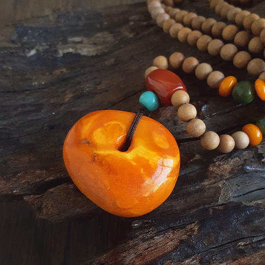 【天然正品】天然收藏级无杂裂满蜜鸡油黄随形平安扣老蜜蜡配南红玛瑙单珠项链40.5*35.5*20.0MM（皆取最大值）链长：40.5CM中性281125NJM01 商品图4