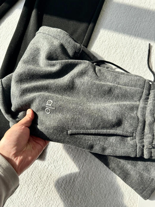 原单正品 ALO 极简高级纯色直筒卫裤，男女同款，颜色：黑色 灰色
尺码：s m l xl 商品图7