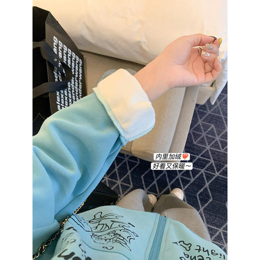 <曾小咸推荐>现货秒杀！微信超特价！蓝色连帽拉链短款卫衣加绒 日常229.99 立减100 秒杀129.99！ 商品图2