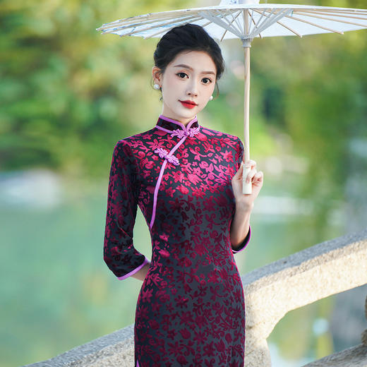 旗袍新款中国风丝绒长袖修身演出服2025优雅主持演出服宴会时尚裙 商品图1