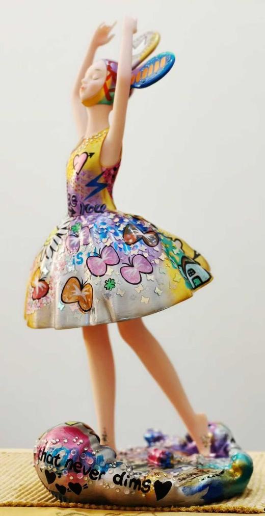 山谷里《露茜的花园》然女孩 商品图0