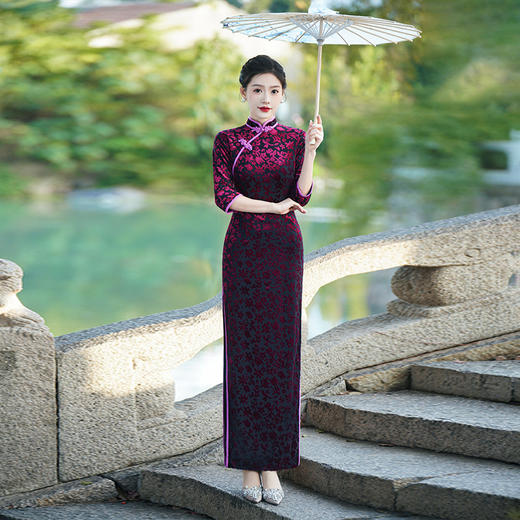 旗袍新款中国风丝绒长袖修身演出服2025优雅主持演出服宴会时尚裙 商品图2