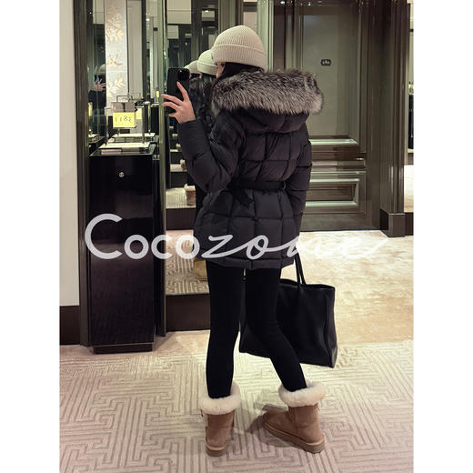 COCO ZONE 刘 一一“经典重塑”90白鹅绒银狐毛毛领鹅绒服 CD2A3121 商品图2