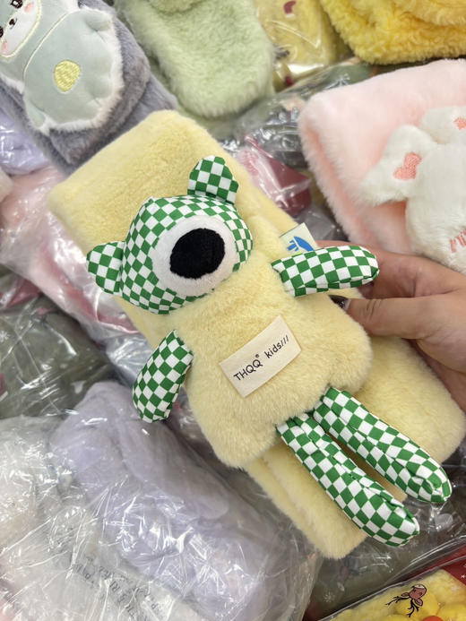 清仓福利！冬季儿童可爱卡通图案交叉围巾 商品图5