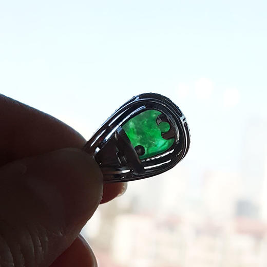 【天然正品】A货翡翠AU750收藏级白金豪镶钻镶天然细腻满绿冰种水滴造型翡翠吊坠项链33.8*13.9*7.9MM（皆取最大值）链长：45CM（长度可调节）女士141125TJ48 商品图8