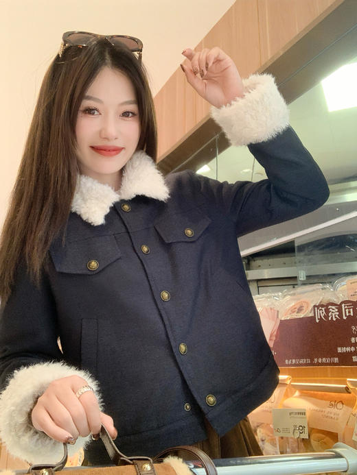 <曾小咸推荐> 现货秒杀！微信超特价！复古藏蓝色毛毛领外套夹棉 日常279.99 立减120 秒杀159.99！ 商品图9