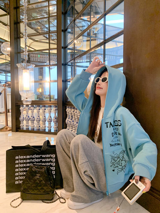 <曾小咸推荐>现货秒杀！微信超特价！蓝色连帽拉链短款卫衣加绒 日常229.99 立减100 秒杀129.99！ 商品图9