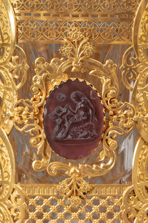 独角鹿西洋古董19世纪末法国出品古典卷叶纹铜鎏金精雕镶嵌女神与小天使主题卡梅奥装饰水晶烈酒瓶 商品图6