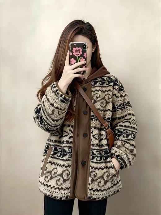 复古氛围感毛绒绒圆领夹棉外套 商品图10