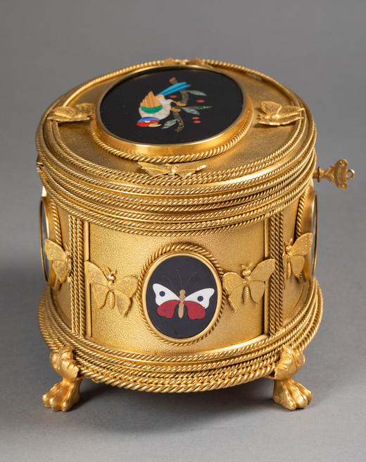 独角鹿西洋古董19世纪法国著名工坊TAHAN PARIS签名出品绳纹铜鎏金精雕装饰鹦鹉蝴蝶主题彩色硬石镶嵌珍宝盒 商品图3