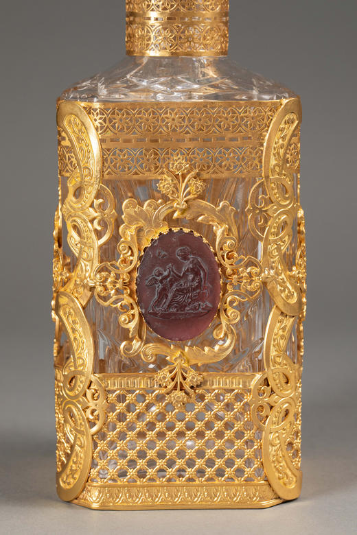 独角鹿西洋古董19世纪末法国出品古典卷叶纹铜鎏金精雕镶嵌女神与小天使主题卡梅奥装饰水晶烈酒瓶 商品图5