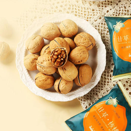 【阿康】185蛋壳核桃礼盒（草本味/甘草味） 一捏就爆的新疆纸皮核桃 减盐减糖 好吃不腻 商品图4