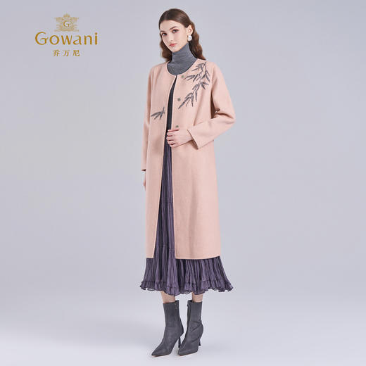 乔万尼2025新品冬新中式无领刺绣雅致收腰羊毛羊绒混纺长款毛呢大衣ED4A799102 商品图3