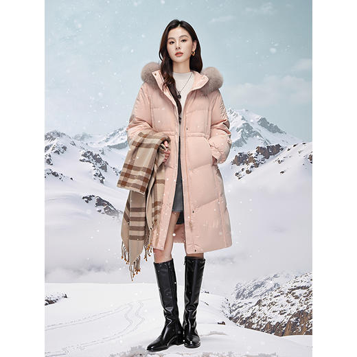 【年终特卖】熙世界大毛领连帽羽绒服女中长款2025冬季新款粉色外套鸭绒大衣 商品图4