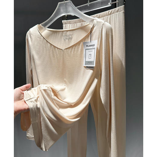 官网399！内家轻薄隐形v领莫代尔高弹软糯保暖内衣套装女 蓄热秋衣秋裤睡衣裤 商品图3