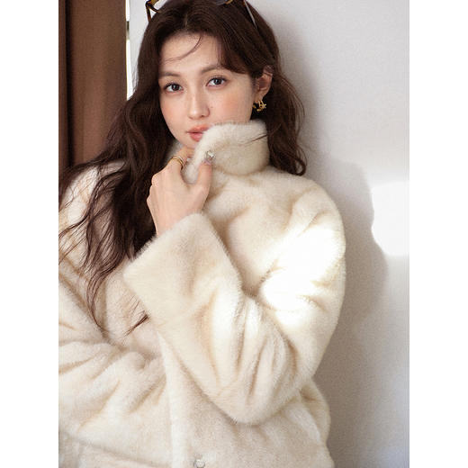 鹿向南「雪中暖阳」杏色立领短外套女冬季新款小众氛围感宽松上衣 商品图3