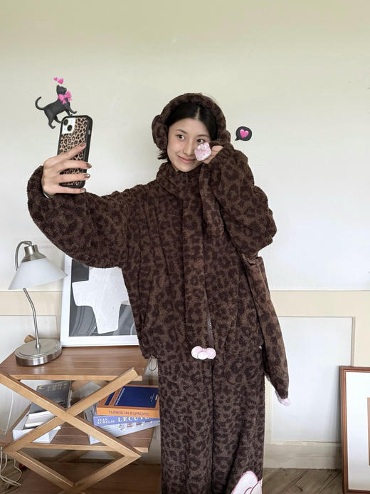 官网599！野兽家同款KITTY豹纹联名款可丽绒家居服套装  立领围巾领/撞色娃娃领 甜美可爱减龄温暖 商品图2
