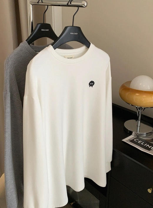 老米优品🎈3-5天。暖乎乎裹着暖意~《双面绒宽松煤球脸打底tee》温暖和显瘦它都有！宽松长度藏住臀腿肉肉， 内搭外穿都能打 T251201B 商品图3