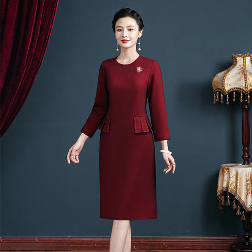 2025秋新款妈妈装 酒红荷叶气质优雅喜婆婆婚庆婚宴礼服 商品图0