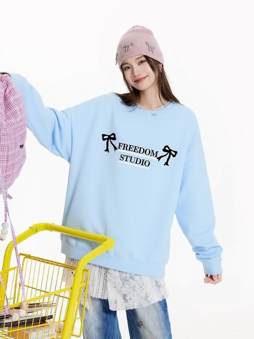 🔥🔥【潮牌卫衣】圆领牛奶绒～蝴蝶结字母宽松加绒卫衣-喜出 商品图0