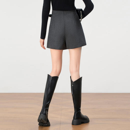 「自」全新升级【铂金会员146/天猫189/差价43】(22503)洛诗琳设计感不规则毛呢短裤2025冬季新款百搭高腰显瘦靴裤 商品图3