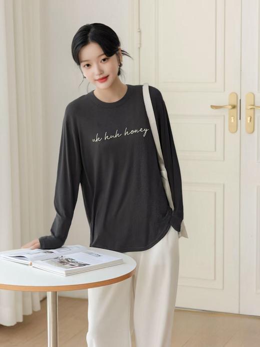 【超值特卖】666刺绣字母侧开叉长袖T恤打底衫-喜出 商品图0