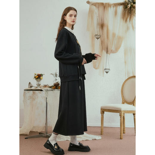 两三事梵高文艺空山梵境2025冬新款绣花盘扣装饰两件套女时尚套装 商品图3