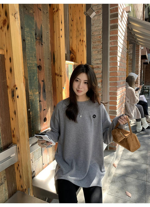 老米优品🎈3-5天。暖乎乎裹着暖意~《双面绒宽松煤球脸打底tee》温暖和显瘦它都有！宽松长度藏住臀腿肉肉， 内搭外穿都能打 T251201B 商品图5