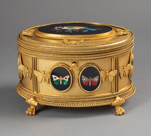 独角鹿西洋古董19世纪法国著名工坊TAHAN PARIS签名出品绳纹铜鎏金精雕装饰鹦鹉蝴蝶主题彩色硬石镶嵌珍宝盒 商品图0